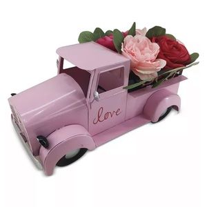 Martha Stewart Collection
Valentine's Day Figural Truck